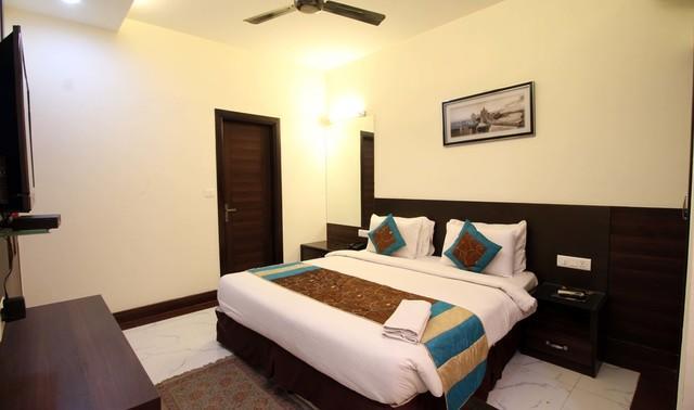 Hotel Aman Palace New Delhi Exterior photo