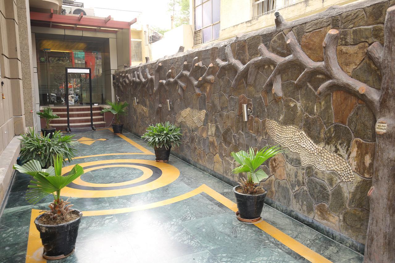 Hotel Aman Palace New Delhi Exterior photo